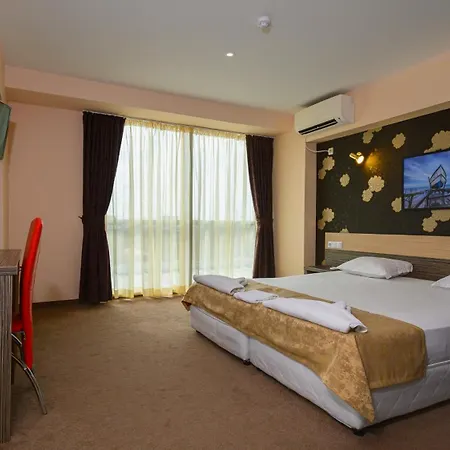 Hotel City بورغاس