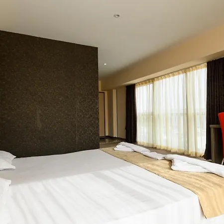Hotel City מלון 2*
