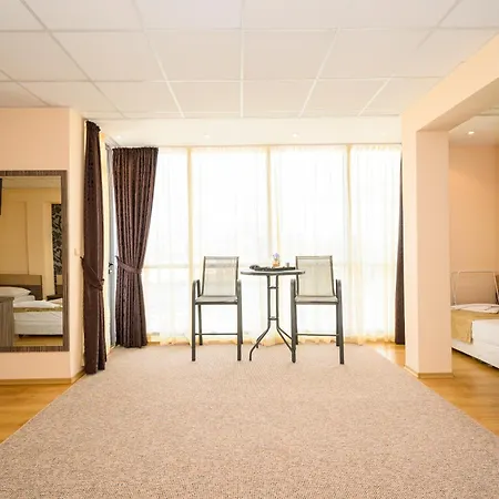 מלון Hotel City 2*