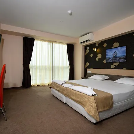 فندق Hotel City 2*
