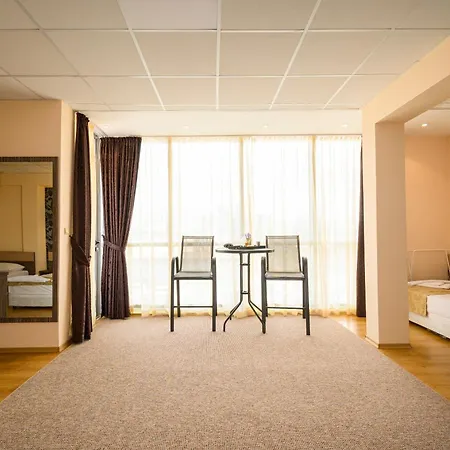 فندق Hotel City 2*