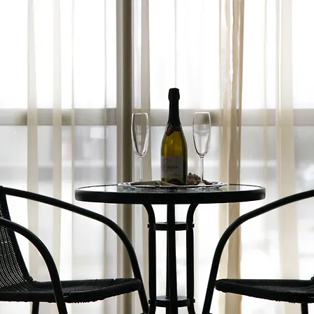 מלון Hotel City 2*